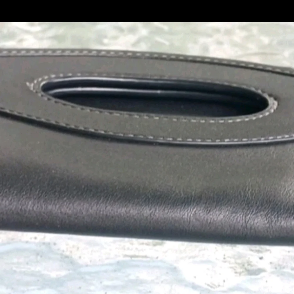Black Leather Shoulder Bag with Gold Chain - Picture 4 of 7